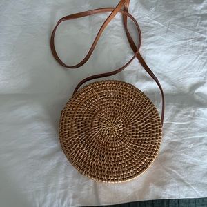 Round wicker purse